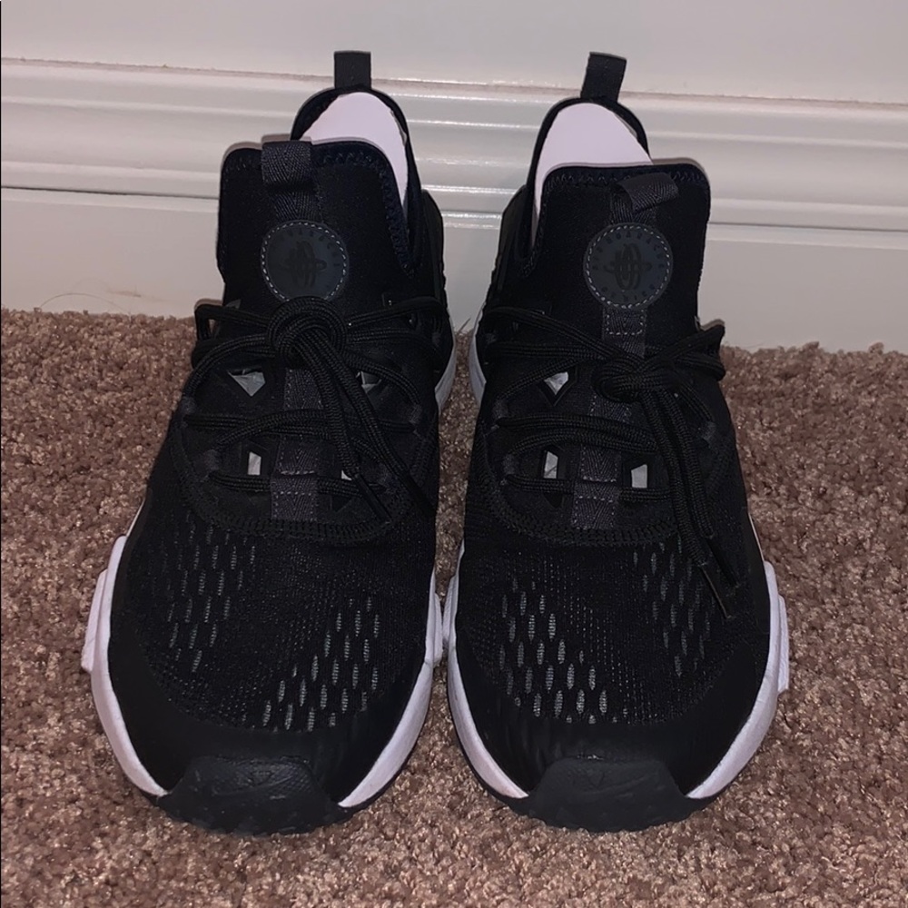 Nike Huarache Drift tennis shoes